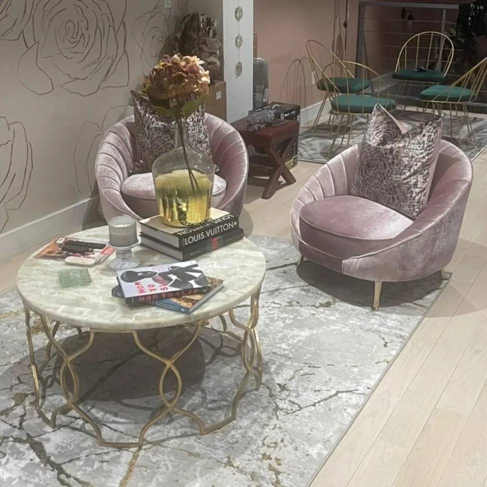 BrooklynSpaceCo's tweet photo. Sundays at Home - Our customers have great taste! Take a look at the amazing space @suezette created with Monroe sofa and chairs.

Monroe sofa and chair are in stock in iridescent rosé for 5-7 day delivery. https://t.co/NFRMPiz8vZ
