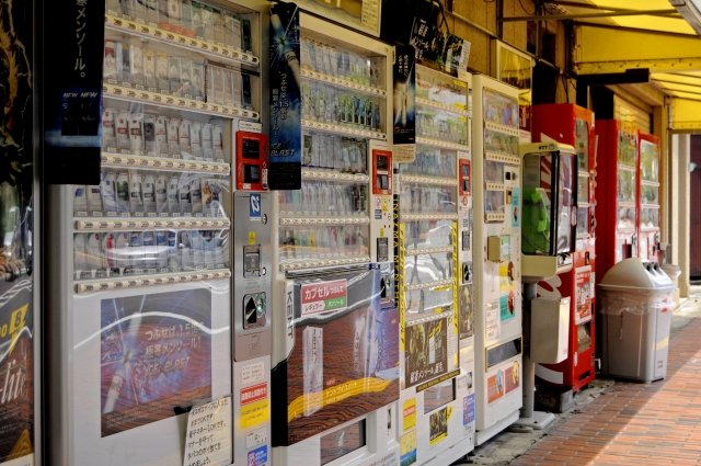 Japanese Vending Machines: Where Convenience Meets Innovation

Did you know that Japan is home to some of the most unique vending machines in the world? From hot meals to umbrellas, you can find almost anything in these machines! 

#JapanExperience #vendingmachine