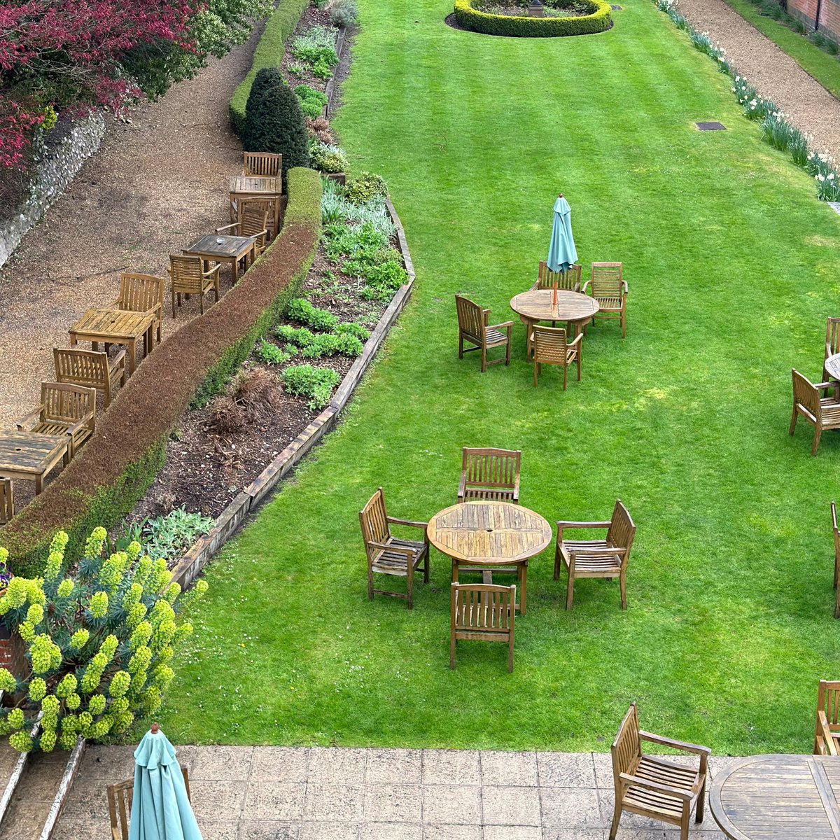 A city-centre hotel with a view like this!

#winchesterroyal #castlebridgehospitality #winchester #promotion