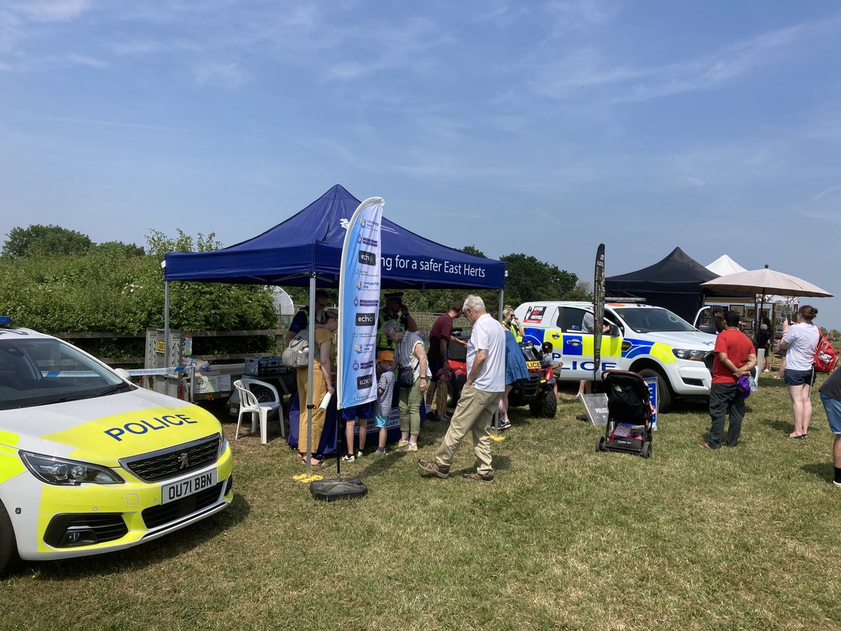 Pleased to support ⁦@EastHertsPolice⁩ at #openfarmsunday today at ⁦@FoxholesFarm⁩. Crowds came and it was a pleasure to speak with so many with many signing up to the #onlinewatchlink OWL messaging network.
⁦@HertfordNfu⁩ ⁦@BuntingfordTC⁩
