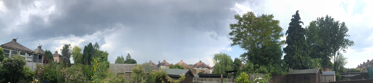 @NNskies storm arrived on edge of #Kettering.