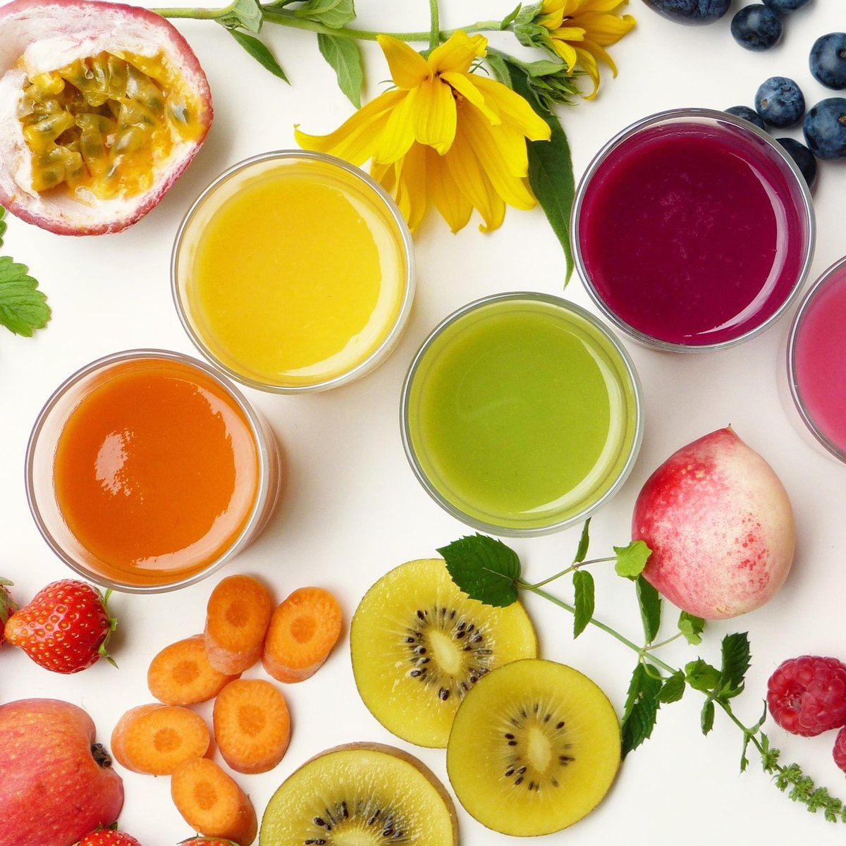 AvoriMusicGroup's tweet photo. Our team is on a mission to try a new smoothie recipe every day of the week. 🌿🍓 From tropical blends to green creations, we're exploring different flavors and nutritional benefits. 💚💛 

#smoothies #smoothie #healthy #healthyfood https://t.co/CUipojnZp5