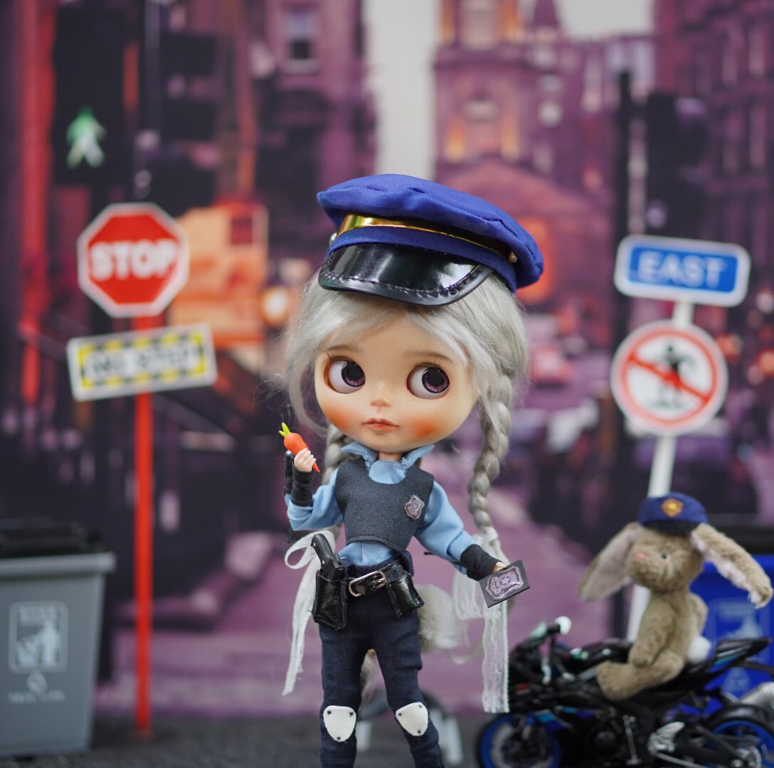 BlytheLoveStory's tweet image. #WIP 

Before (left) vs. after (right) retouched and processing photo

#Sneakpeak #nextdrop