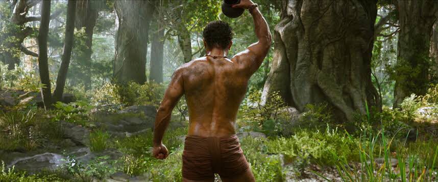 マッリ、エンドロールで思ったのはかなり背が伸びたなという所。囚われていた期間の長さがうかがえる。子役の成長なんだろうけれど、より説得力が増す。あとビームが服を着て、銃を持っている所から無垢なビームはそこに無く、戦いの始まりを感じる。 https://t.co/BfAuibEuYz