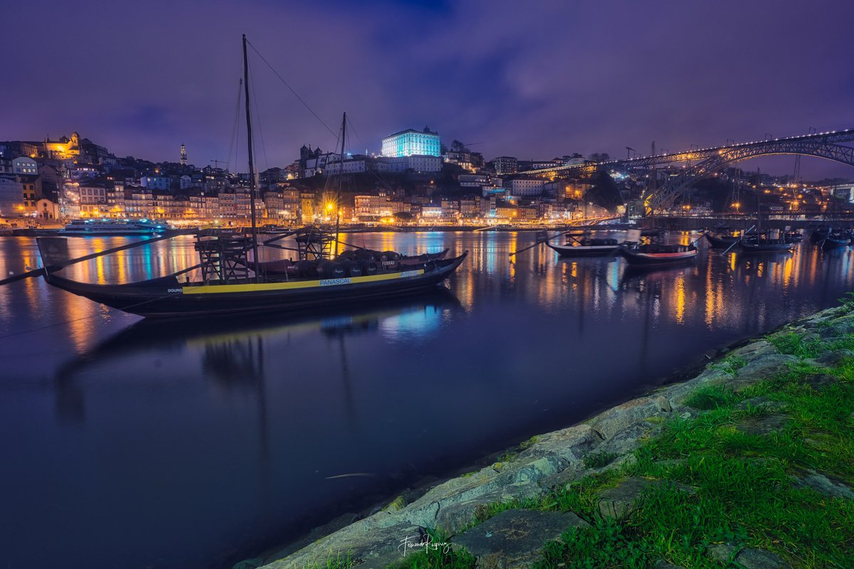 Oporto, una ciudad preciosa, de día y de Noche. 
Trípode: @kfconcept 
Cámara: sony7III + objetivo: Sony 20 mm f1.8.
@sonyalpha @sony.espana #sony20mmf18 #sony7iii 
@conocer.oporto #oporto #porto #oportoportugal #portugal #loveinoporto #visitoporto #viajaresvivir #viajarporeuropa