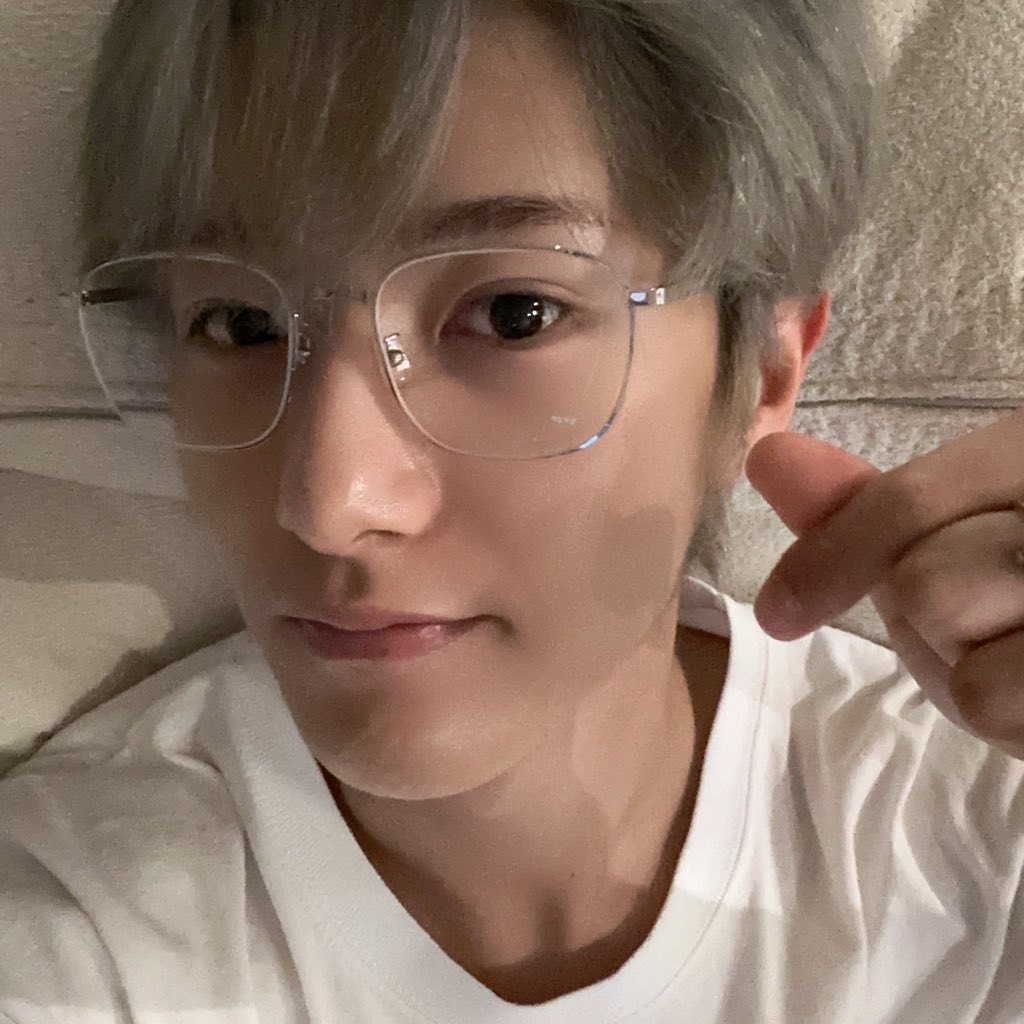 renjunishere's tweet photo. [ 230611 ]🦊💭 

our czennies happy birthday 🫰🎉🎁 hope y/n will be happy every day ! https://t.co/MU6i0MOntb