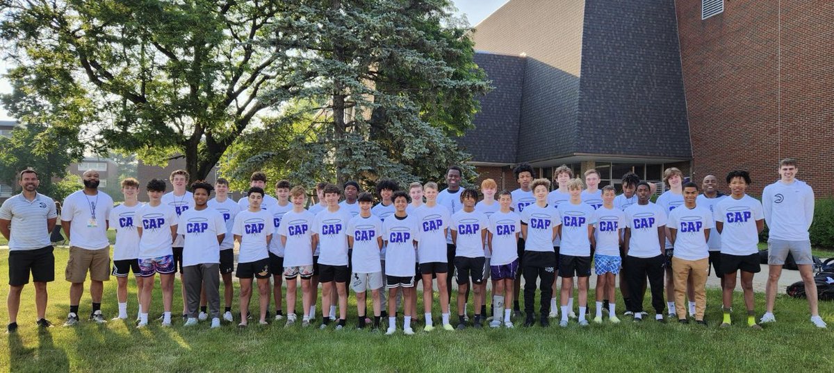 eastsidehoops's tweet photo. 32 more guys, 2 more days of hoop, and hanging with your teammates @Capital_MBB camp.

Great group of young me who represent theEASTway the right way! https://t.co/H6LEJbFZk9