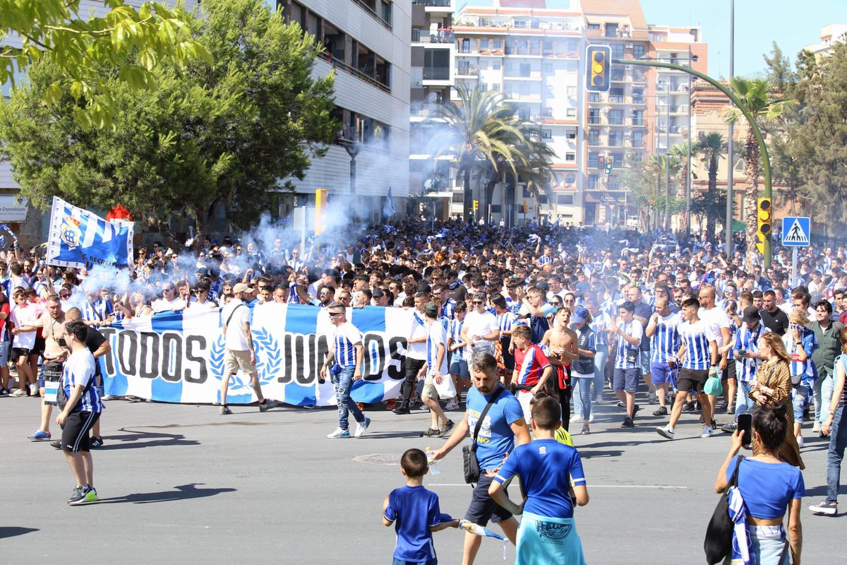 recreoficial's tweet photo. 🚌 El bus del equipo llegará al estadio sobre las 18.10 horas y accederá desde la circunvalación por la rotonda de Súper Hugo. 

💙 ¡Nos vemos en unos minutos! https://t.co/pRzAWe0XFc