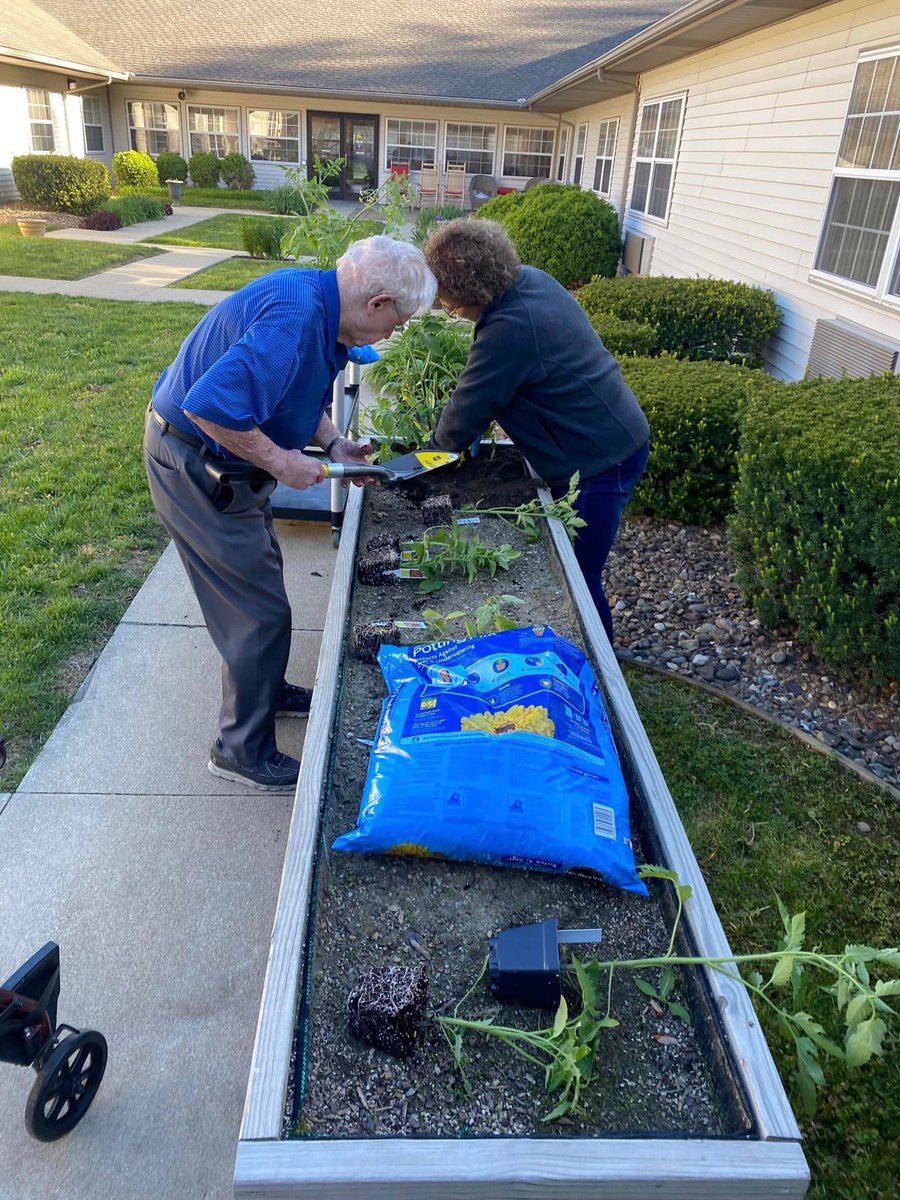 With all the sunshine the summer months bring, our communities have really been digging in with their green thumbs! Residents love to have planting parties and look forward to seeing their seeds grow! #EveryMomentMatters #HeartofCarDon