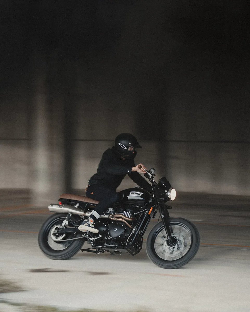 SA1NT_CC's tweet photo. ”When life gets complicated…ride” 

#SaintUnbreakable #SA1NT #SaintCC 

Rider is wearing the Unbreakable Jacket with Armour Pockets.

Rated best denim biker jacket by Hiconsumption https://t.co/dPLpmxAHwk
