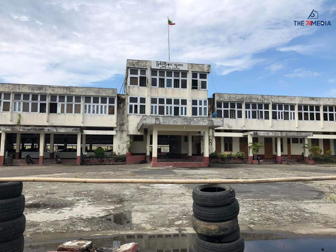 htartha76128693's tweet image. The terrorist SAC has expelling former officials(maybe pension) of railway Dep to evacuate from compound of #MyitKyiNa railway station. Main objective of #SAC is to oppress #CDMs employees. t.me/FYI2021/91110?…… #2023Jun12Coup #WhatsHappeningInMyanmar