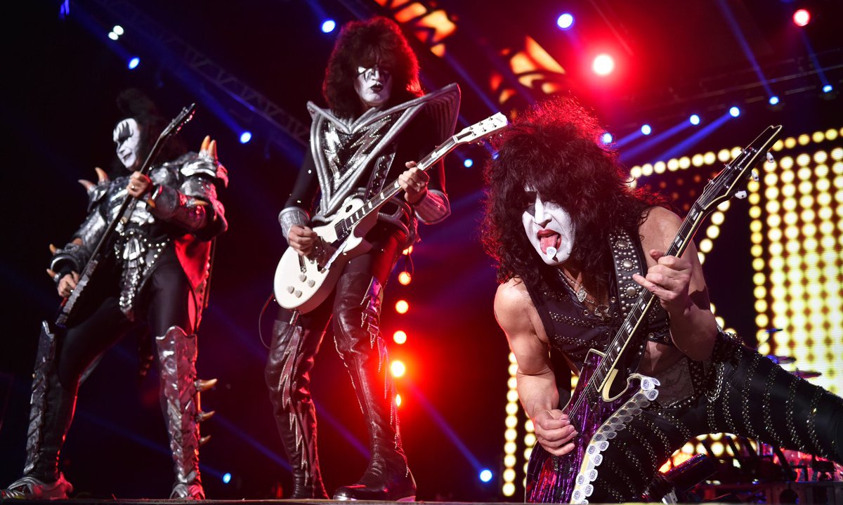 silke_bartsch's tweet photo. @PaulStanleyLive Have a nice evening Paul, from Germany 🇩🇪 wow your concerts last night was absolutely awesome, I saw the video.
I wish you the best of luck for tomorrow night in Amsterdam for your concerts Paul.
Thank you for sharing with us 🌹💜⭐️😘🤘👍 https://t.co/VmPgghX6yt