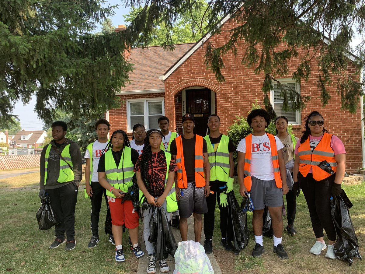 Stinnett_41st's tweet photo. Baltimore Clean Streets….

The BCS student-workers are back out doing our part to maintain a cleaner and healthier community. 

#BaltimoreCleanStreets #WeAreBaltimore #BmoreUnited https://t.co/mgA7wWgsqB