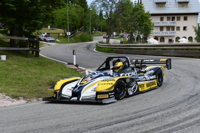 Non regala sorprese, almeno per quanto riguarda il podio, la 72ª «Trento Bondone», vinta per la tredicesima volta da Simone Faggioli con la Norma M20 Fc. Secondo Diego Degasperi, terzo Achille Lombardi. La news: tinyurl.com/mxwmsa4c