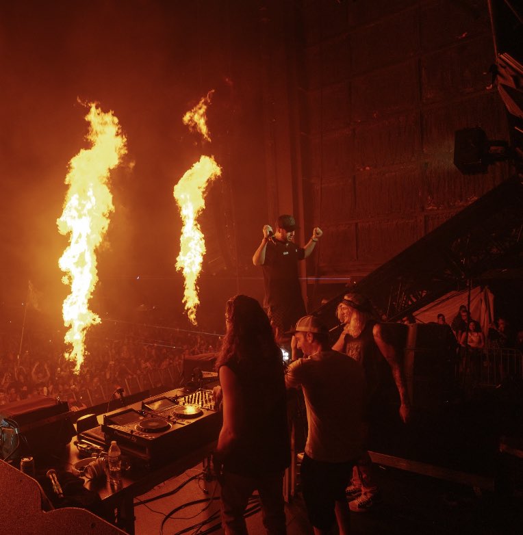 woolimusic's tweet photo. Not really sure what happened yesterday. Thought I wasnt gonna play at all and ended up playin with 3 of my homies. Had a couple beers. Had another. Played some dubstep. Solid Florida Experience
#ForbiddenFour https://t.co/lJ6cgQM0t4