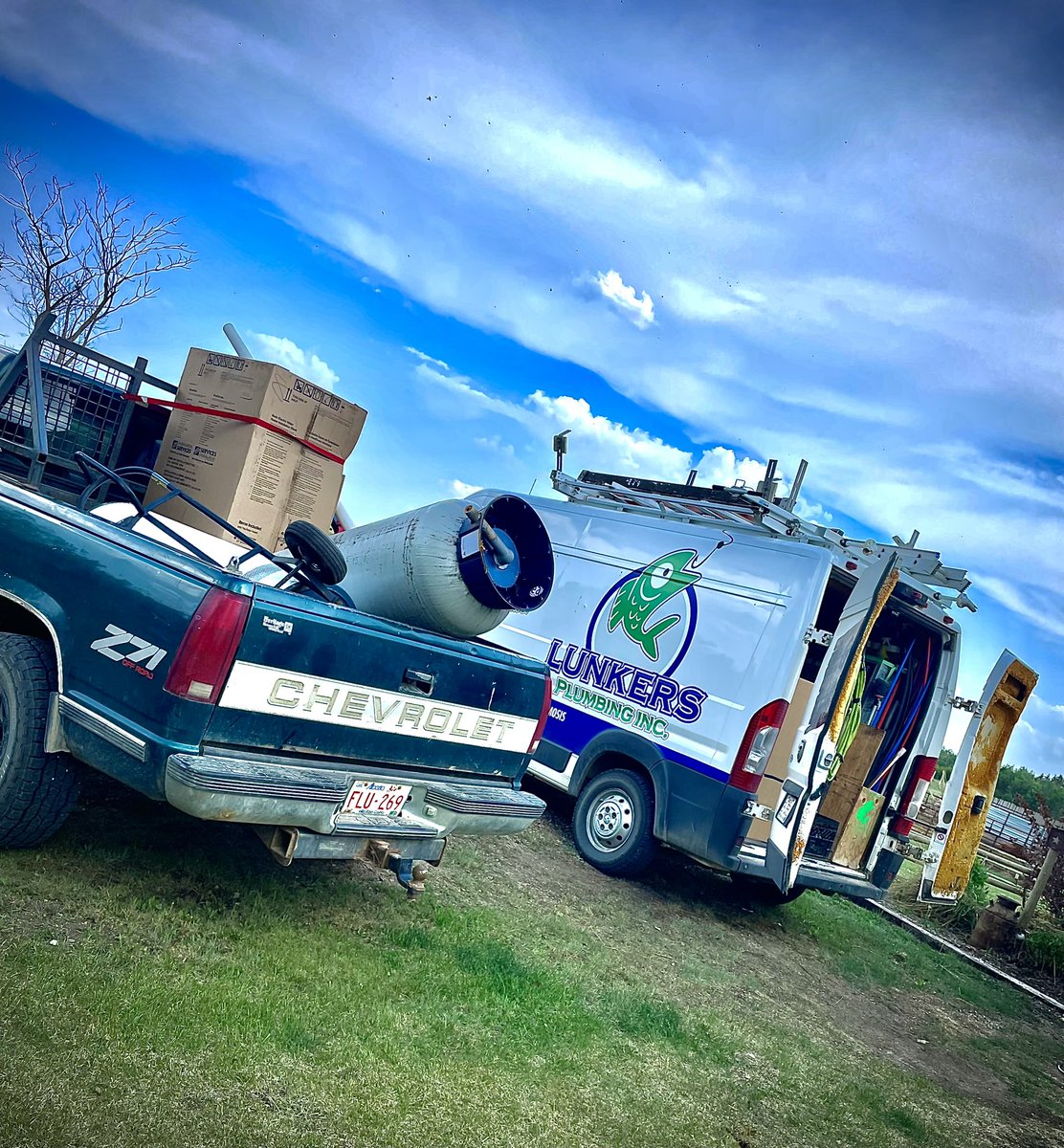 lunkersinc's tweet photo. J installed new water heater and replaced old pressure tank with Grundfos constant pressure system #nolunchbreaktoday https://t.co/XnimdHkjF3