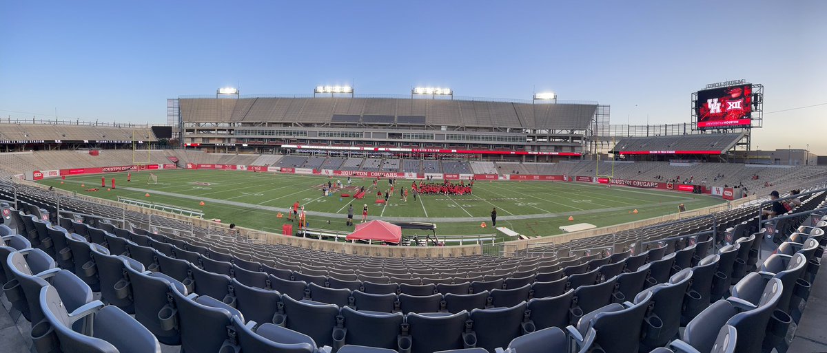 EliBerton2027's tweet photo. Had a great time working out at the University of Houston skills camp on June 10th
Thank you @CoachAugust_UH
#ClassOf2027 #WarEagles @vypehouston #QB5 https://t.co/QR1djuDljL