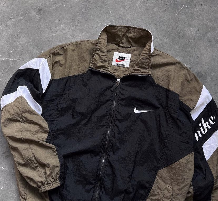 bestoffshoes's tweet photo. Nike Vintage https://t.co/3qusztaf6s
