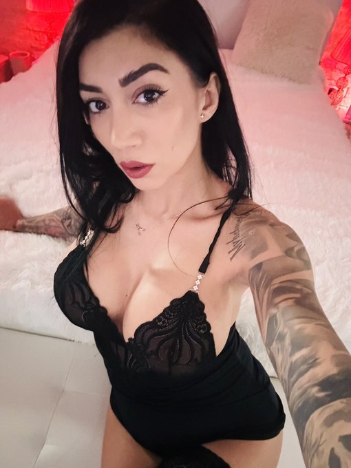 Evelyne92 ✨72K✨’s pics and videos