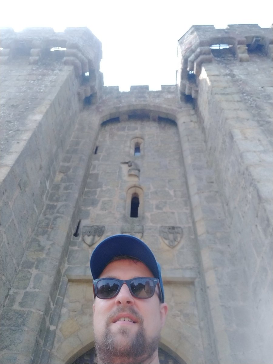 wdrpaint's tweet photo. Castle jaunt ☀️😎👍 #Bodium 👌 https://t.co/IxHhCcPzMu