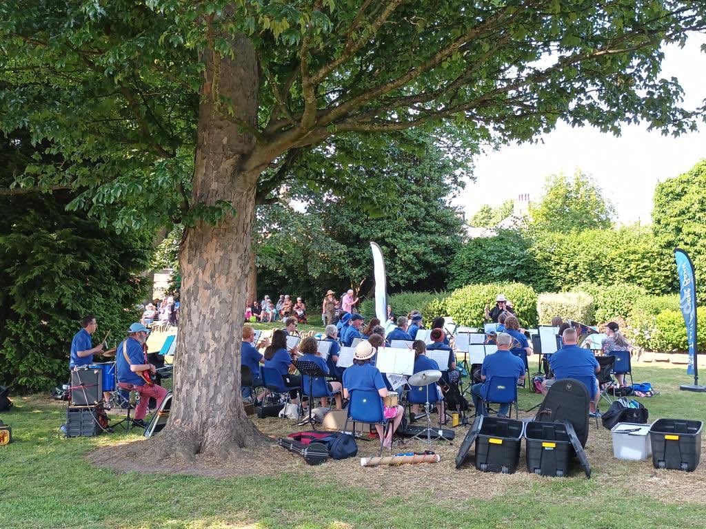 We found some lovely shade for today’s #bandsinthepark. Thanks Bramley for being such a great audience. Thanks to <a href="/kevin_ritchie1/">Kevin Ritchie</a> <a href="/CllrCarolineG/">Caroline Gruen</a> <a href="/Tom_Hinchcliffe/">Tom Hinchcliffe</a> for supporting us.