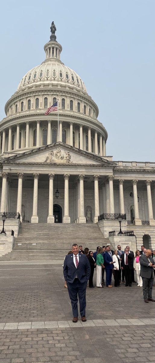 Tim Farrell tweet media