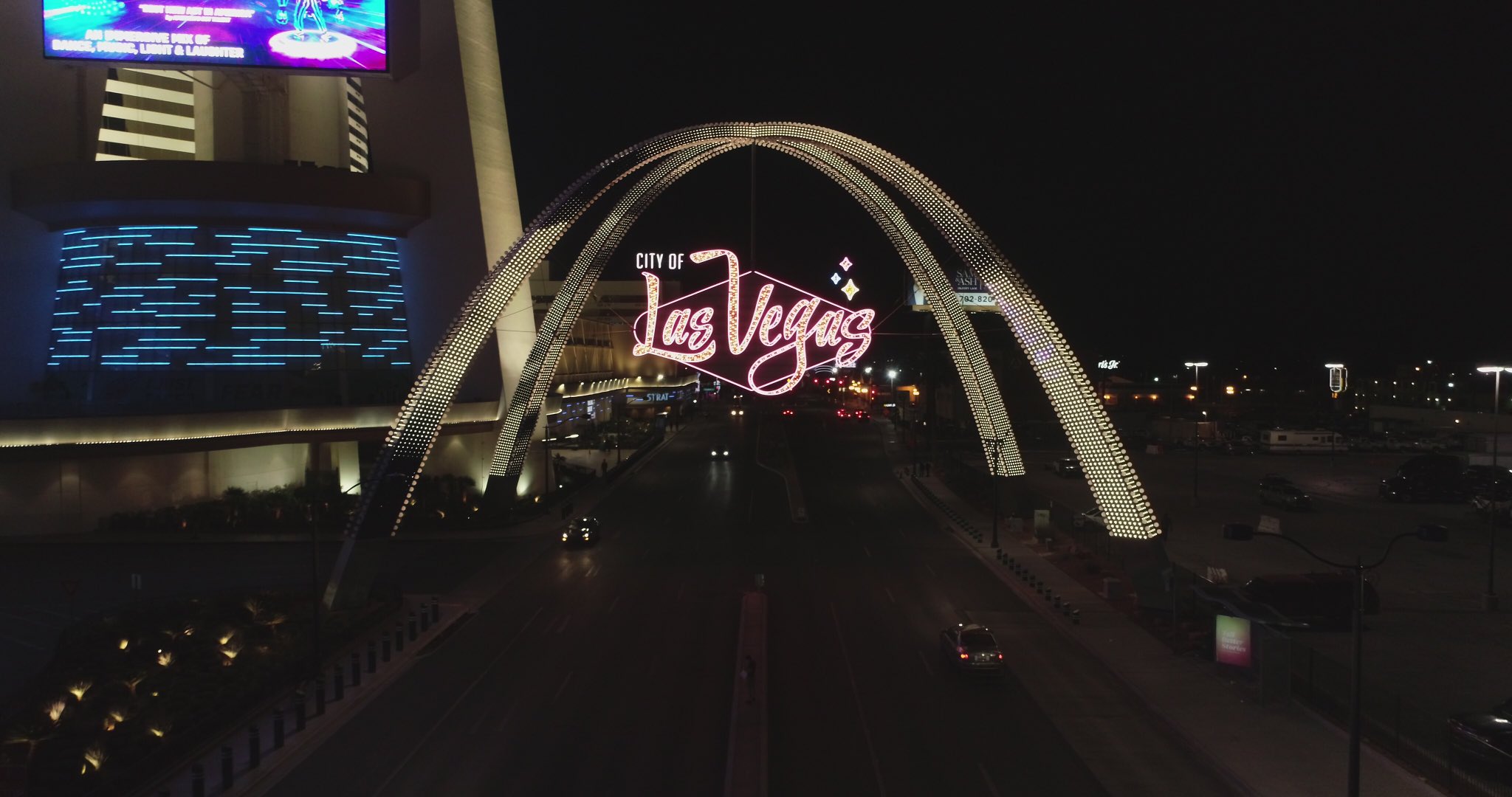 City of Las Vegas on X: Our @GoldenKnights return home today 🙌 The  #UKnightTheRealm pride around Las Vegas right now is 💯 Show us your  photos! ⬇️ The arches are black and