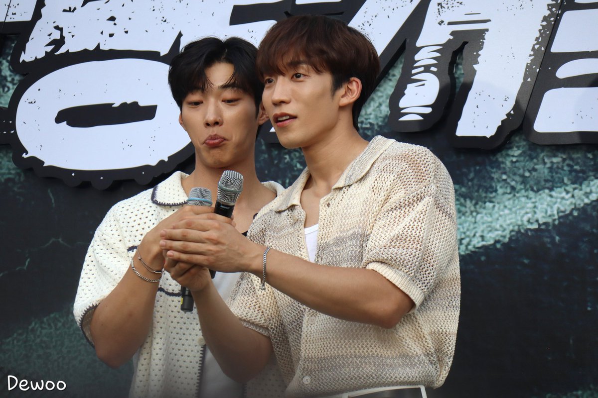 limdewoo's tweet photo. #우도환
입술을 가만히 못 놔두는 편 https://t.co/LJ3g8wzP1U
