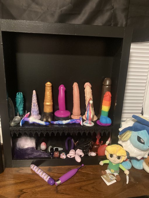 I need a girl friend to play with! https://t.co/LUMs2D3hfQ
