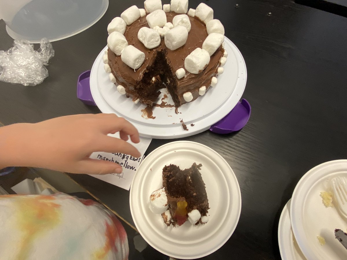 Did I mention this is the ‘First Annual’ San Francisco #ediblearchitecture competition, so some people now scheming ideas for the next one? 
masonkirby.com/ediblearchitec…
And it’s the first time 7 year old Theodore ever cut a cake, ntm his own chocolate &amp; marshmallow concoction?