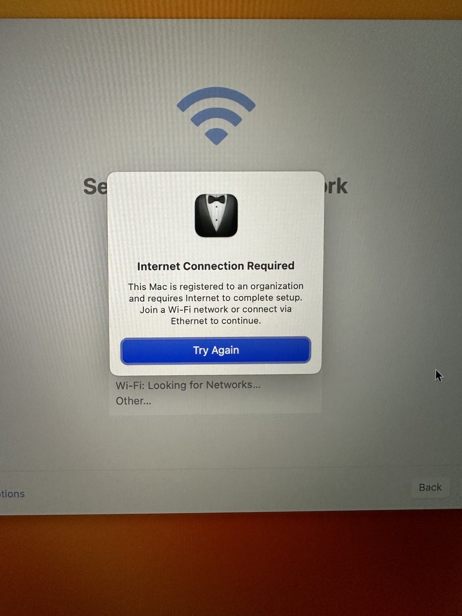 rifaniponk's tweet photo. Hari ini rencana mau jual macbook intel yg dibeli 1.5thun lalu (beli second di tokped). Pas di reset ternyata bru tau kalo mac ini kena ‘mdm lock’ yg artinya kita ga bisa bikin akun bru ataupun login masuk.
Bener2 ga bisa diapa2in! https://t.co/lwyB5LXq58