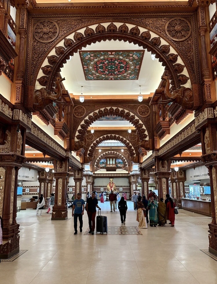 MiaLiu89's tweet photo. Baps Mandir Hindu Temple in the Edison, New Jersey neighborhood, a place to feel the intersection of religious cultures and experience the sacredness and serenity #NewJersey #WhereToWeekend #NewJerseySurroundings🥰 https://t.co/mWHFNBrZbo