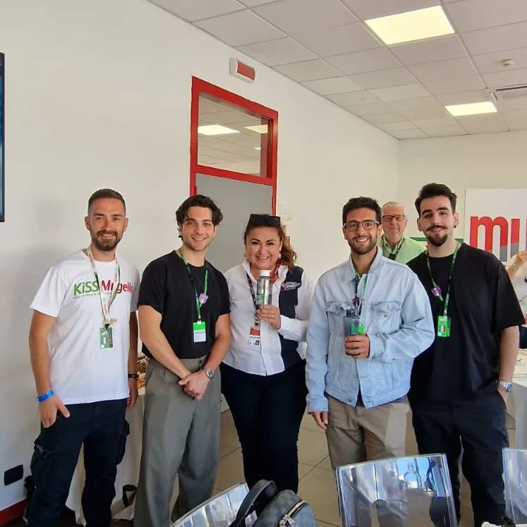 Da @KissMugello Che esibizione de @ilvolo !
Grazie al #ILVOLO e al loro team per essere all' #ItalianGP
La sostenibilità prende #IlVolo! #orgoglioitaliano🇮🇹 #orgoglionazionale
#ItalianGP #2023 #KiSSMugello #FIMRideGreen #MotoGP #MugelloCircuit #RightHub #racingtogether