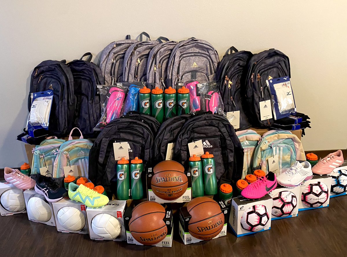 Her Turn (@herturnsd) on Twitter photo Camp season is here! 🥳
Thanks to Brookings’ <a href="/DunhamsSports/">Dunham's Sports</a> for helping us get this year’s scholarship recipients all the equipment they need for camp!
#HerTurn Camp season is here! 🥳
Thanks to Brookings’ <a href="/DunhamsSports/">Dunham's Sports</a> for helping us get this year’s scholarship recipients all the equipment they need for camp!
#HerTurn