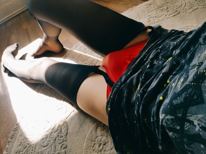 I love the way the sun warms my legs?
#TGIRL https://t.co/dYL912Uk5E