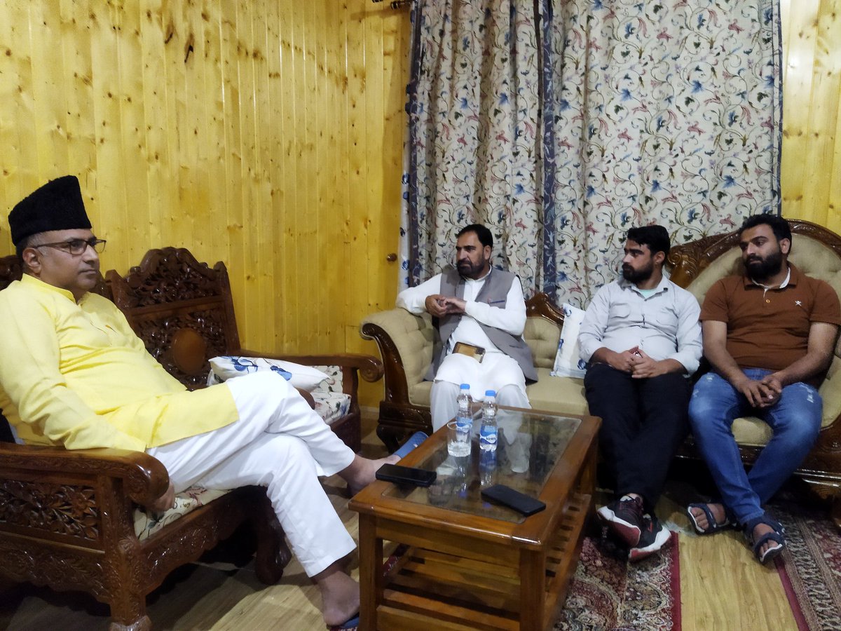 Discussion with Dist. President BJP #Kupwara Abdul Rehman Lone, Gen Secy BJP Zahoor Ahmed regarding #9SaalBemisaal program in Kupwara & #Handwara concluded just now.
Great enthusiasm among the workers & locals.
@JPNadda @blsanthosh @PMOIndia @HMOIndia