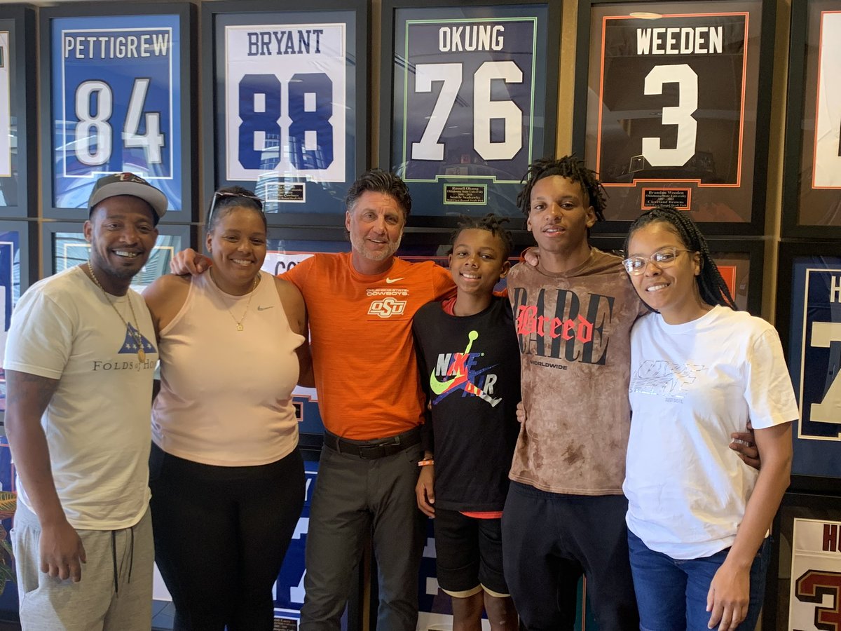 devonjordan_12's tweet photo. Had a great Official visit with Oklahoma state man 🟠⚪️!!! @CoachGundy @CoachTimDuffie @coachoneal_osu #saddleup https://t.co/4sGFehmoLH