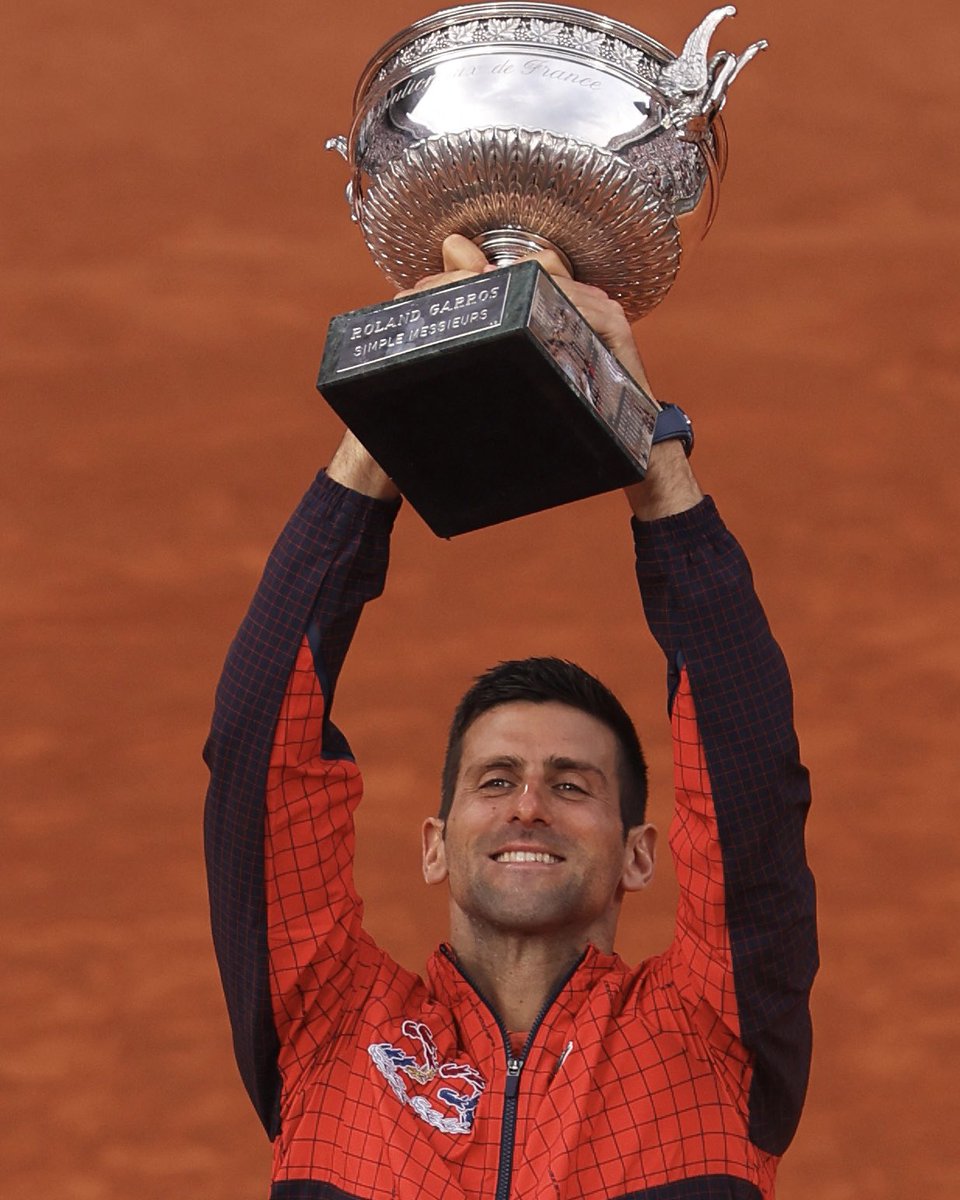 🇷🇸 𝗡𝗢𝟮𝟯 🇷🇸 

3 🏆 #RolandGarros
3 🏆 #UsOpen
7 🏆 #Wimbledon
10 🏆 #AusOpen 

#tennis | #Djokovic | @DjokerNole