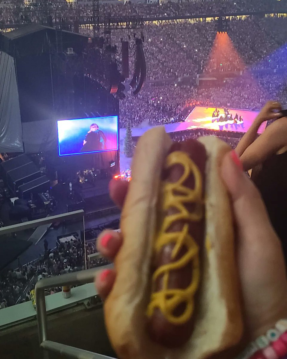 Can you really go see @taylorswift13 and not have a Hot Dog? #ConeyBros #taylorswift #era #TaylorSwiftDetroit #erastour #ErasTourDetroit #HotDog #Detroit #DetroitHotDogs #FordField