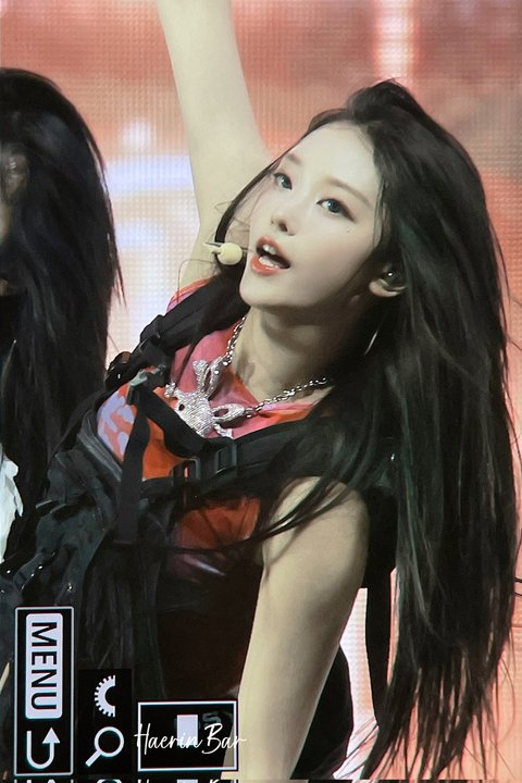 pannchoa's tweet photo. NewJeans' Hyein and Haerin gets noticed for their pretty looks at the Weverse Concert
https://t.co/YDgccBrcEB https://t.co/RmkZvZOCm2