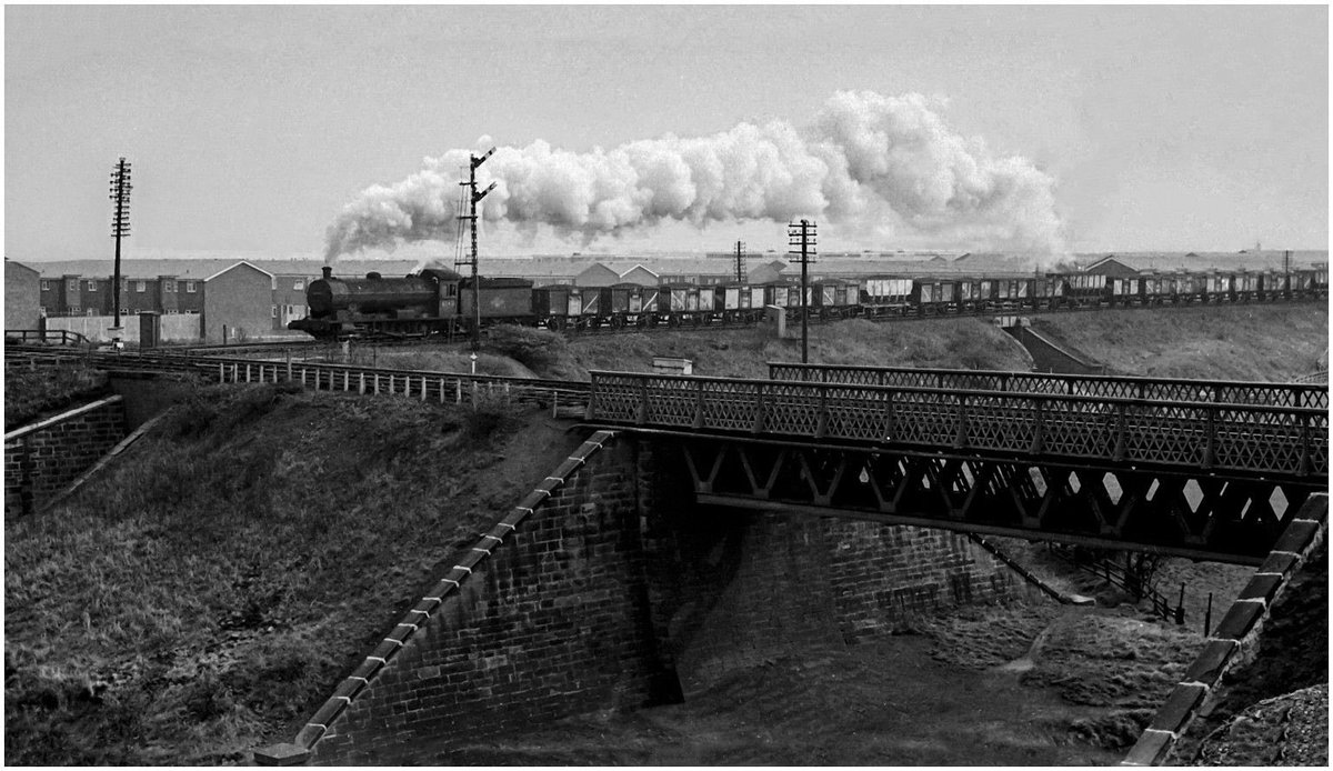 And the last from this series btwn Shields and Brockley Whins is this remarkable relic from the earliest passenger railways. 

The stone abutments on each side are nearly 200 years old, which makes it one of the earliest surviving railway structures in the region. 

This old