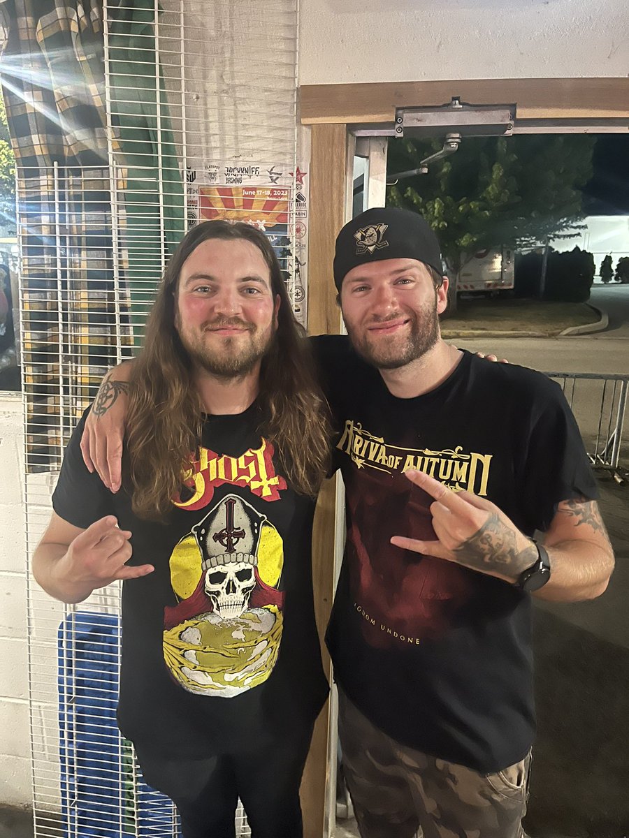 Pricer31's tweet photo. Met the beauties in @ArrivalOfAutumn last night. If you like metal go check them out! #metal #livemusic #supportlocalmusicans https://t.co/AuLRn6baRG