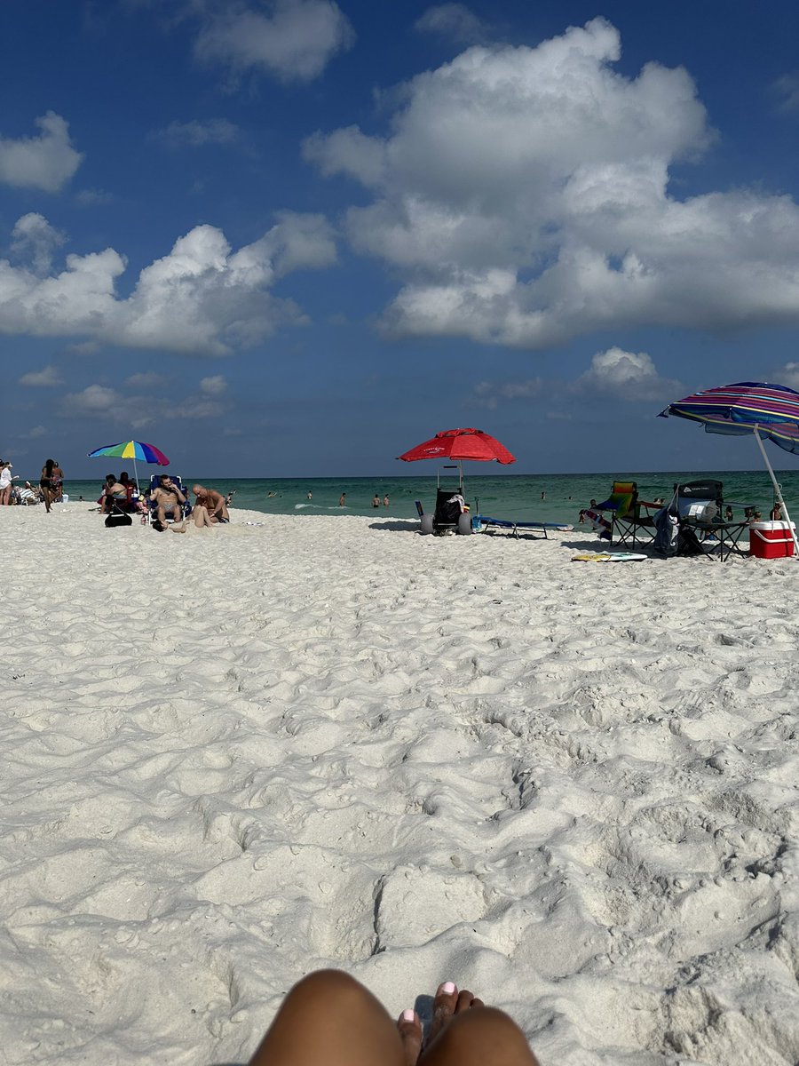 #myhappyplace 🏖️
#allunderoneroof

Starting off summer just right.