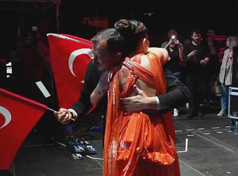 BrieflyHaber's tweet image. Demeyim, sabredeyim diyorum.
Fotoğraflara baktıkça delleniyorum.

Alay mı ediyorsun kardeşim ?

Defolup git Ak Parti&apos;den

İSTİFA ET @CuneyttYuksell 

#CüneytYükselKovulsun

@Turan_Ordusu53