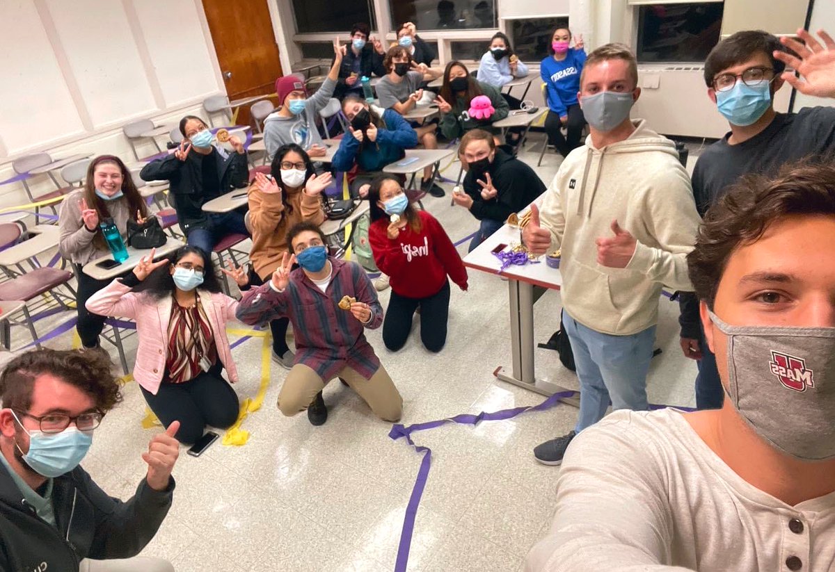 minhaniee_'s tweet image. I’m missing the Brothers! #PhiSigmaPi💜💛