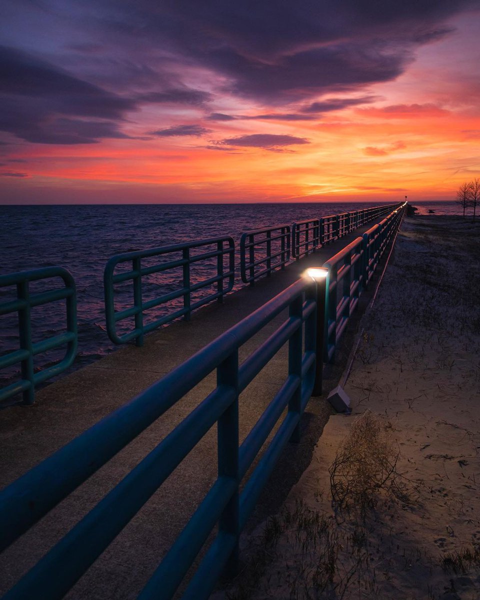 The sun has set on spring, we’re welcoming summer in #PureMichigan with open arms. 

📸: Instagram Fan michiganaddicts

#KeepSummerFresh #CasevilleMI