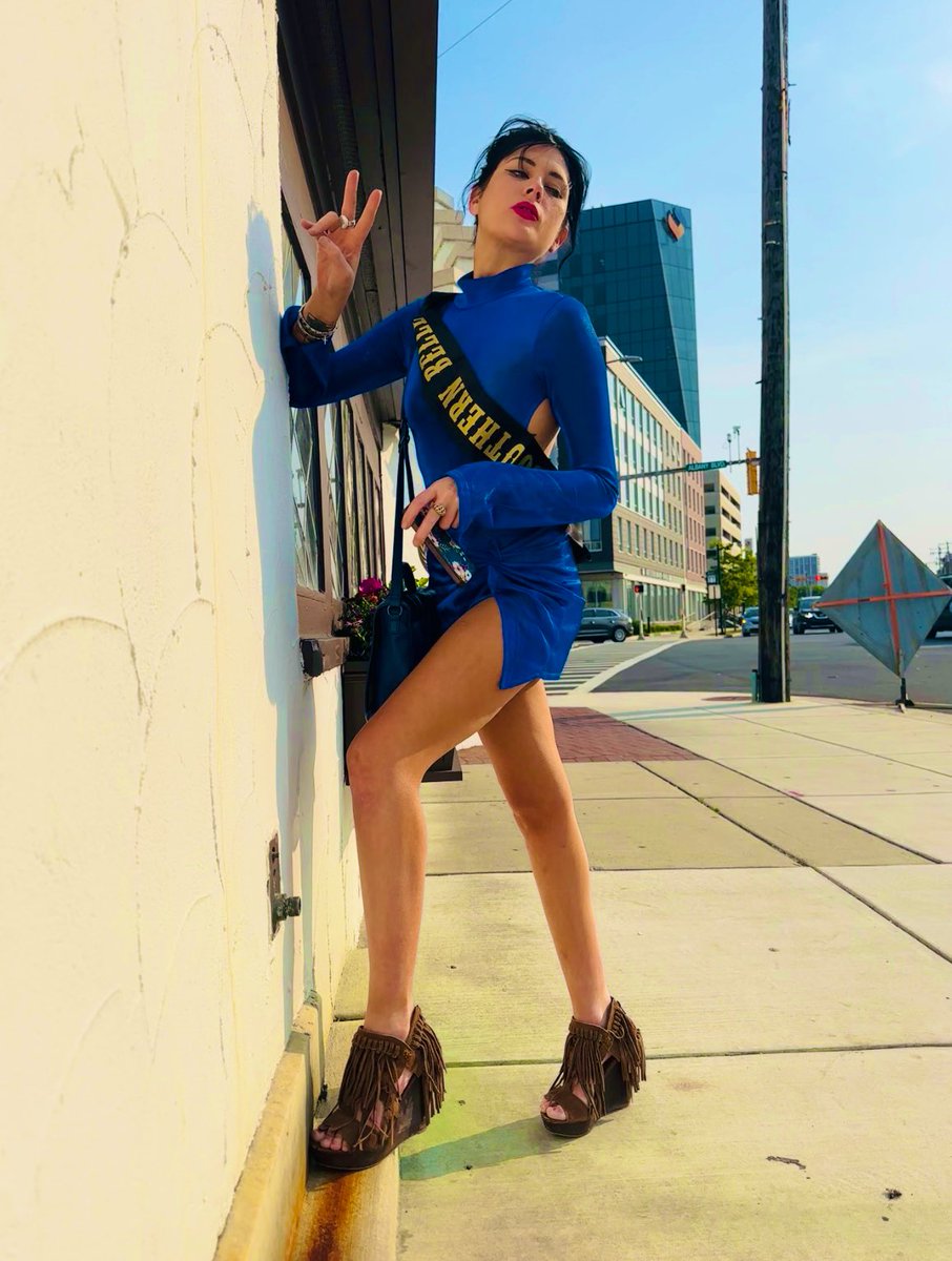 Keanu Thompson on Twitter: "How it started. How it’s going. 😂💅👍"