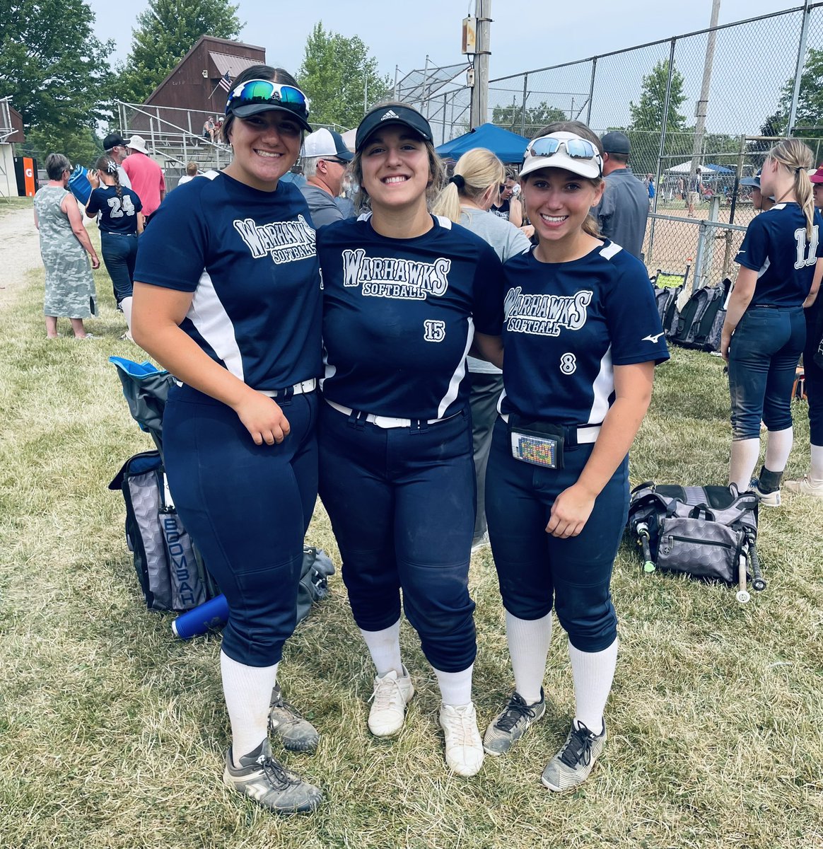 NadeenFreed's tweet photo. Eagles putting the work in this summer! @avon_softball @ericheilmann @AileenAysh https://t.co/T5YaJtPkx8