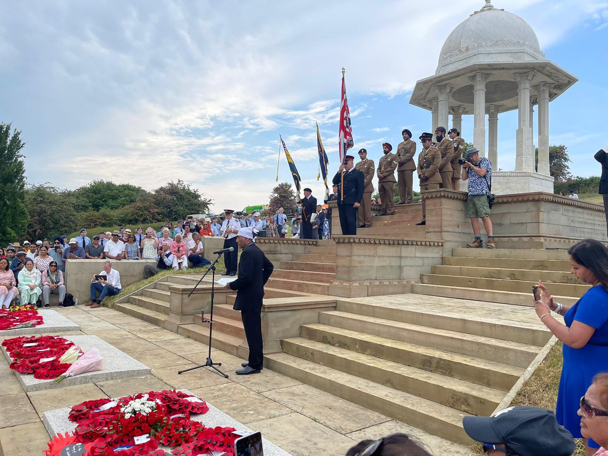 A very special day at the Chattri today for the annual commemoration of the Sikh and Hindu soldiers of the British Indian Army who died of their wounds in WW1 at the Brighton war hospitals. Hundreds of people gathered under the sun to pay their respects and honour these brave men