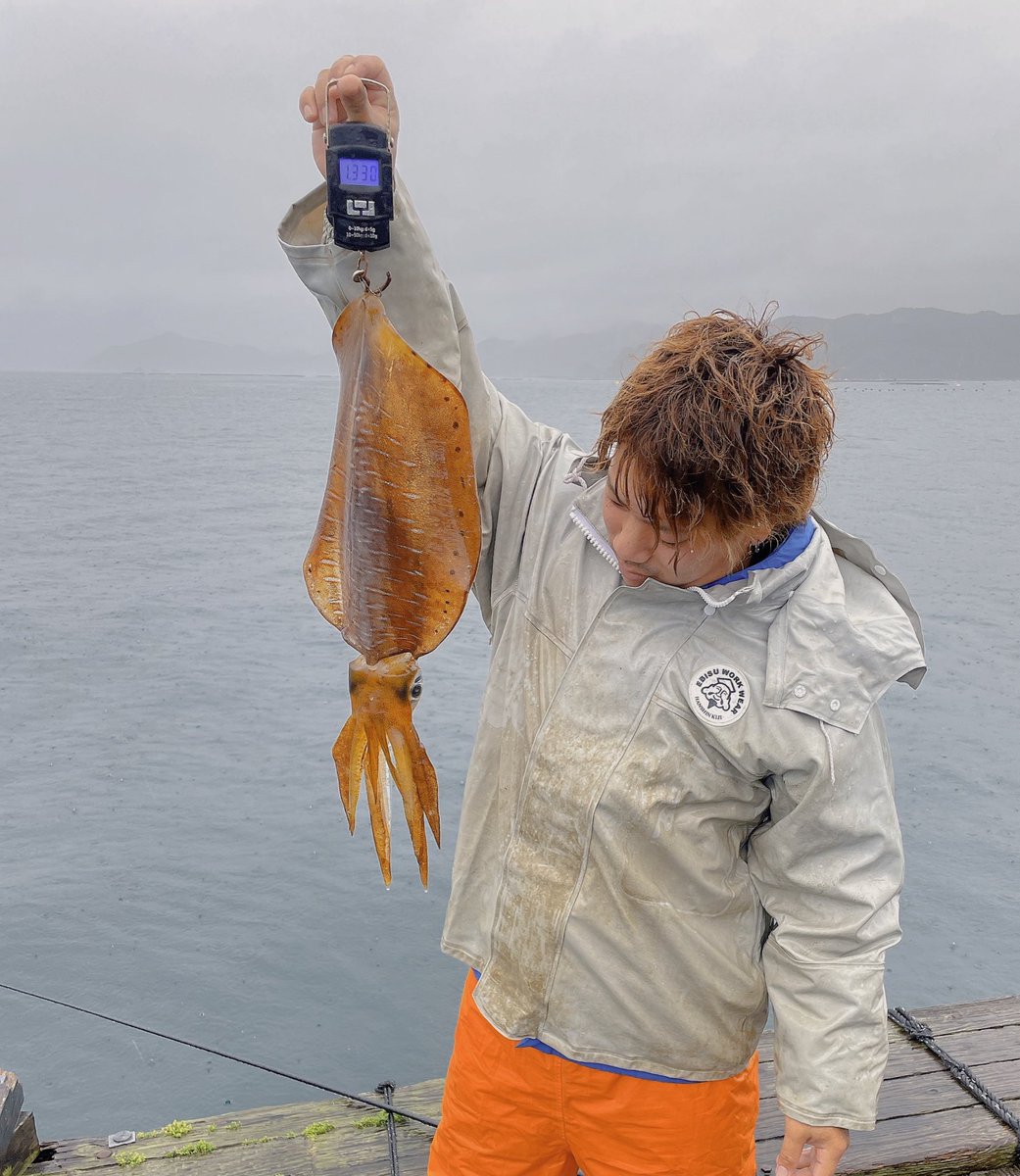 fishing02130's tweet photo. 雨の中 久々のヤエン 1.3キロ https://t.co/tQdvftt7ju